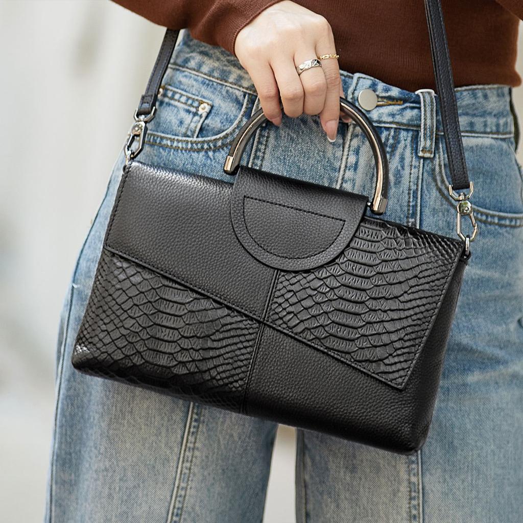 2026 HOT trendy high-end sense fashionable exquisite small bag niche women's leather large-capacity messenger bag