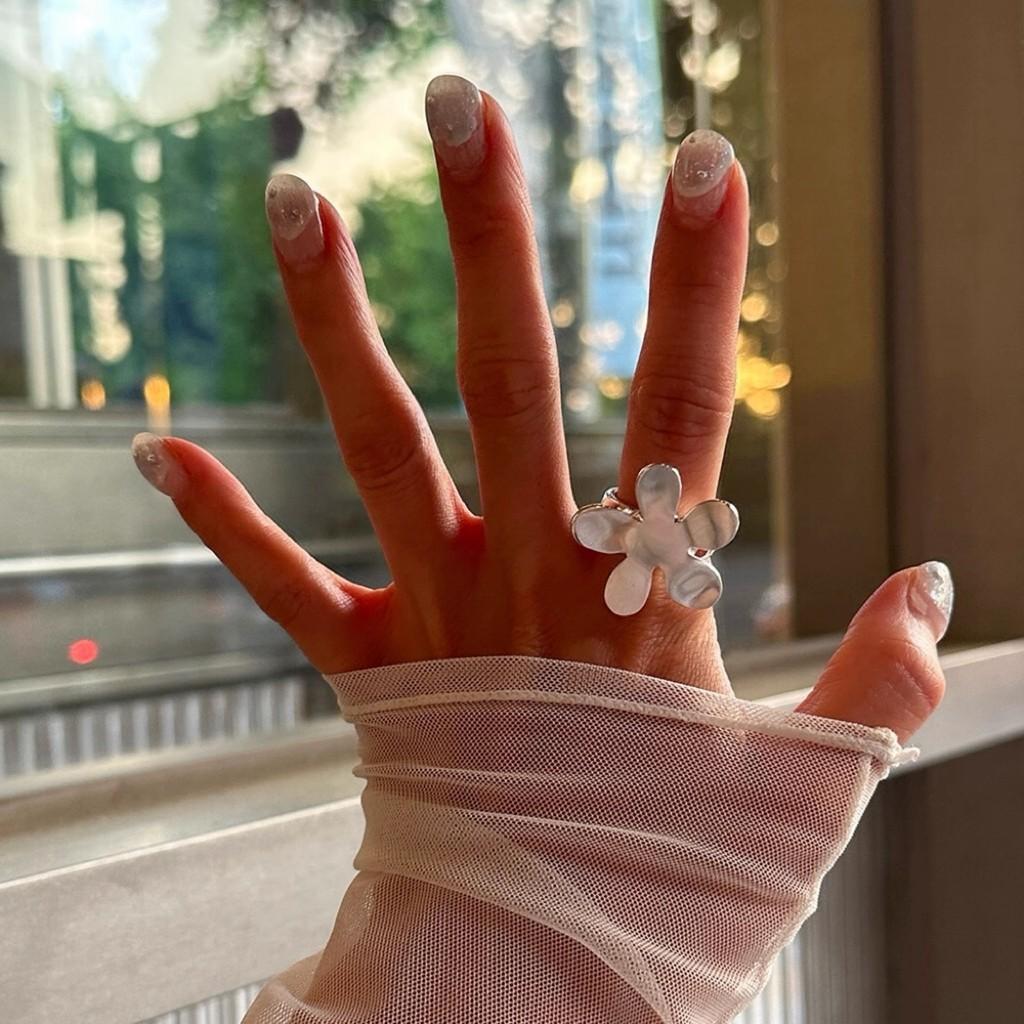 

Женское Великолепное Регулируемое Кольцо с Цветком из Меди с Элегантным Матовым Дизайном