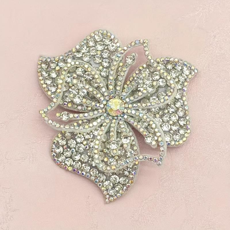 A New Style Six-petal Flower with Hot-fix Rhinestones and Sequins, a DIY Patch for Decorating Shoes, Hats, and Clothing Accessories