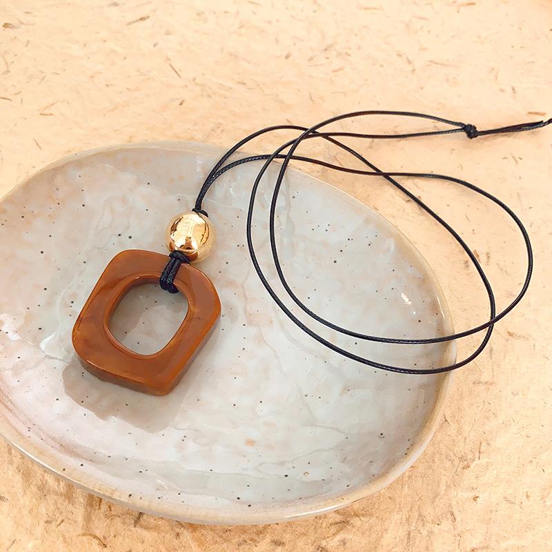 

Китайский стиль Винтажное ожерелье Женские геометрические блоки Цепь свитера коричневый