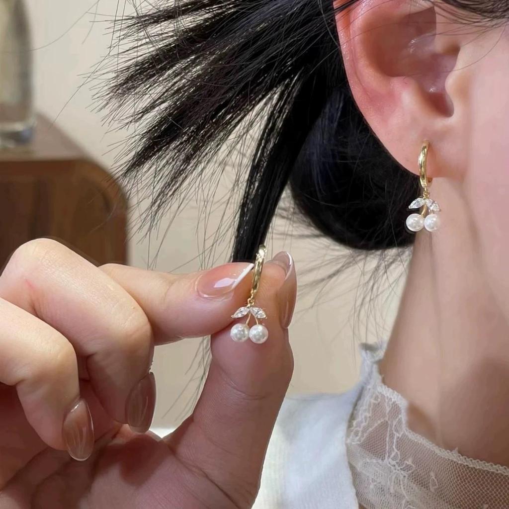 Boucles d'oreilles Clous Cerise Zirconium Perle Élégantes pour Femmes - Luxe Léger, Design Simple, Accessoires Polyvalents