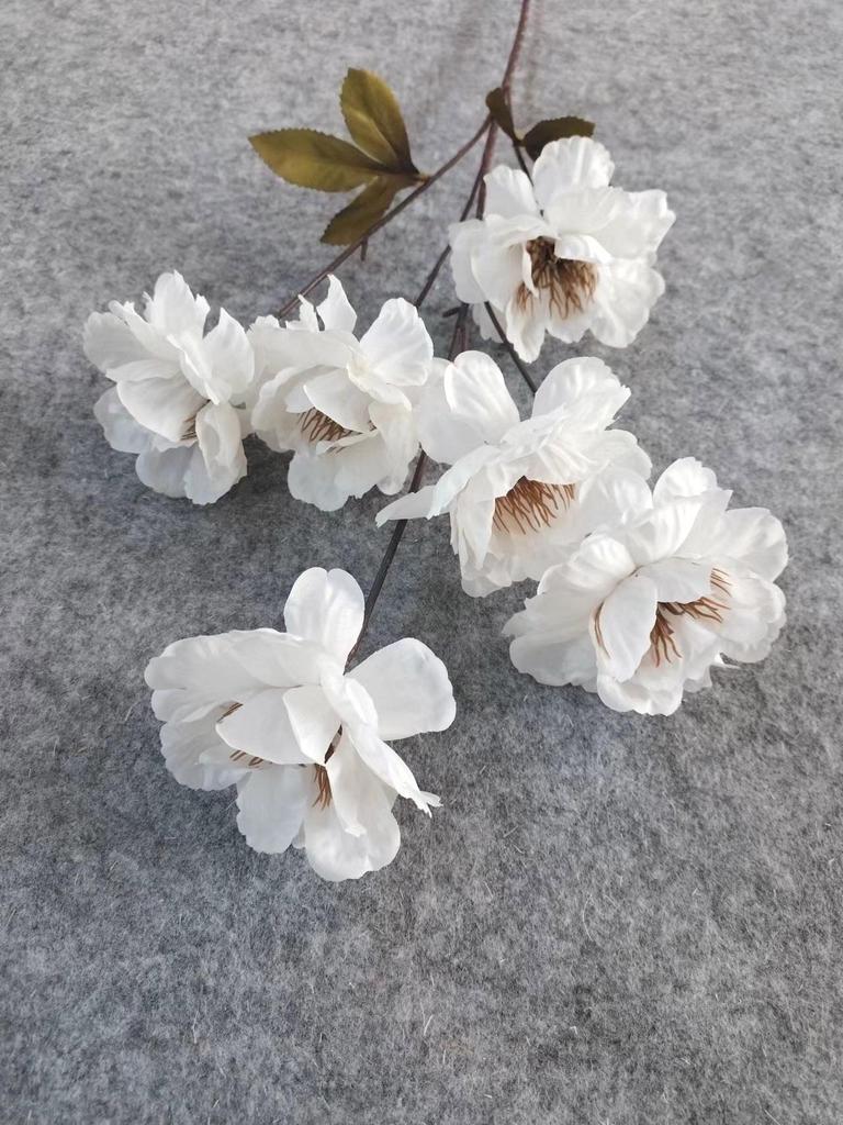 Weiße Hochzeitskapelle Decke Seidenblumen-Dekoration & Gangläufer