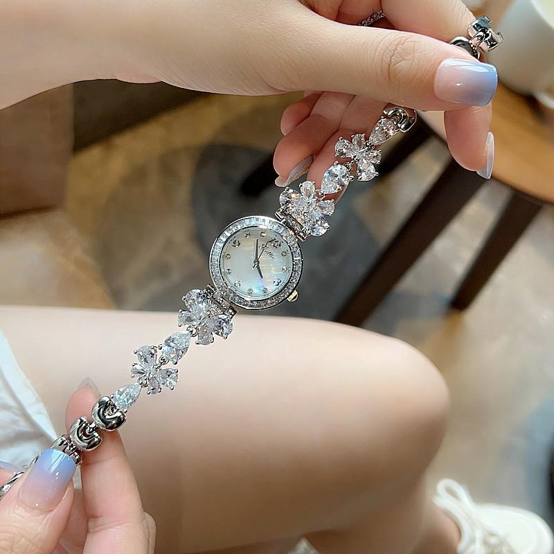 Round Wind Fashion Watch Diamond Strap Ladies Watch Femininity Bracelet Quartz Watch Women