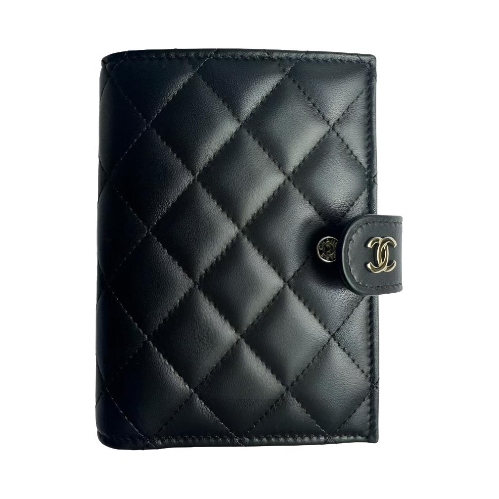 

Chanel Passport Holder AP3791-Y04059-C3906