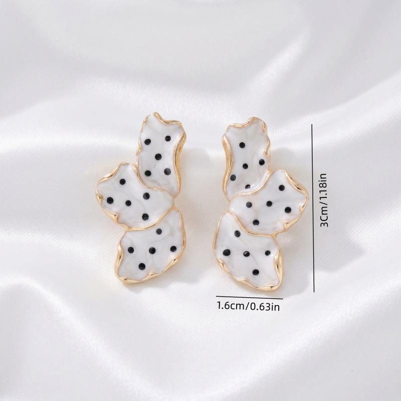 1 Pair Dripping Oil Irregular Petal Stud Earrings for Women Elegant Floral Design Anti-allergy Business Casual Wear Jewelry
