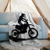 Coperta a Tema Stampata con Motivi di Moto da Fuoristrada - Perfetta per Divano, Letto, Viaggi e Uso Esterno | Lavabile in Lavatrice, Accogliente e Resistente.