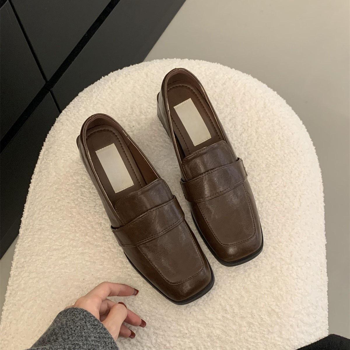 

Black loafers, square head, lazy person with one foot, thick high heels, small leather shoes, Mary Jane single shoes, middle heel. 39 коричневий