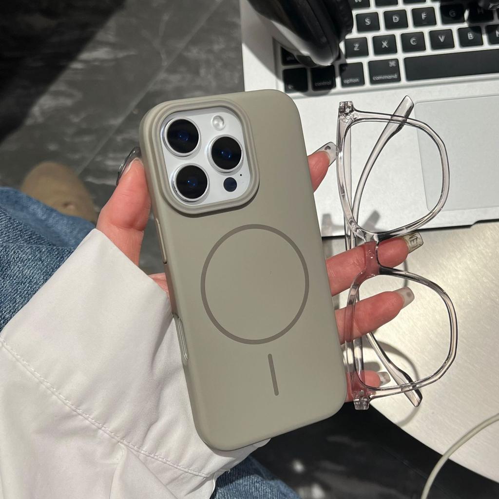iPhone 17 skin-sensitive magnetic mobile phone case is suitable for Apple 16 protective case 15promax anti-drop all-inclusive 14.