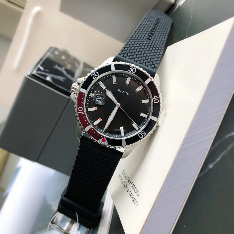 Moderne Armani Herren-Quarzuhr mit Stahl- und Nylonarmbändern - AR11338/AR11340