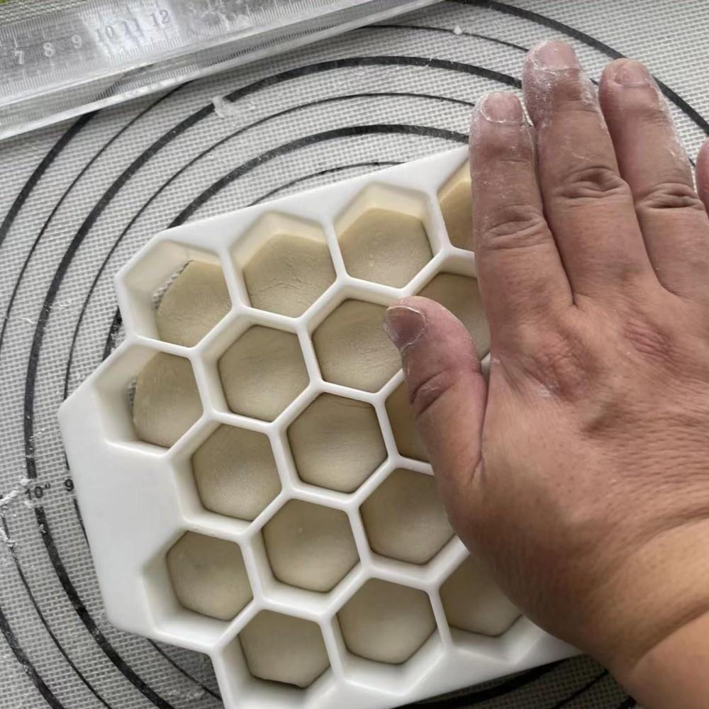 New PP Pastry Divider Honeycomb Reusable Dough Equalizing Cutter Russian Ravioli Mold Kitchen
