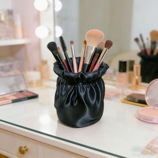 Pen Holder Large Capacity Makeup Brush Storage Holder with Soft Pink Satin Texture Design Stable Base Organizer for Home Dormitory