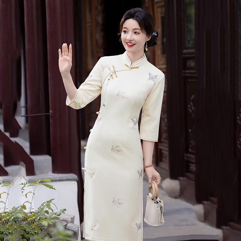 Womens Vintage-Inspired Qipao Dress With Embroidery Fitted Waist Stand Collar 7/8 Sleeve Chic