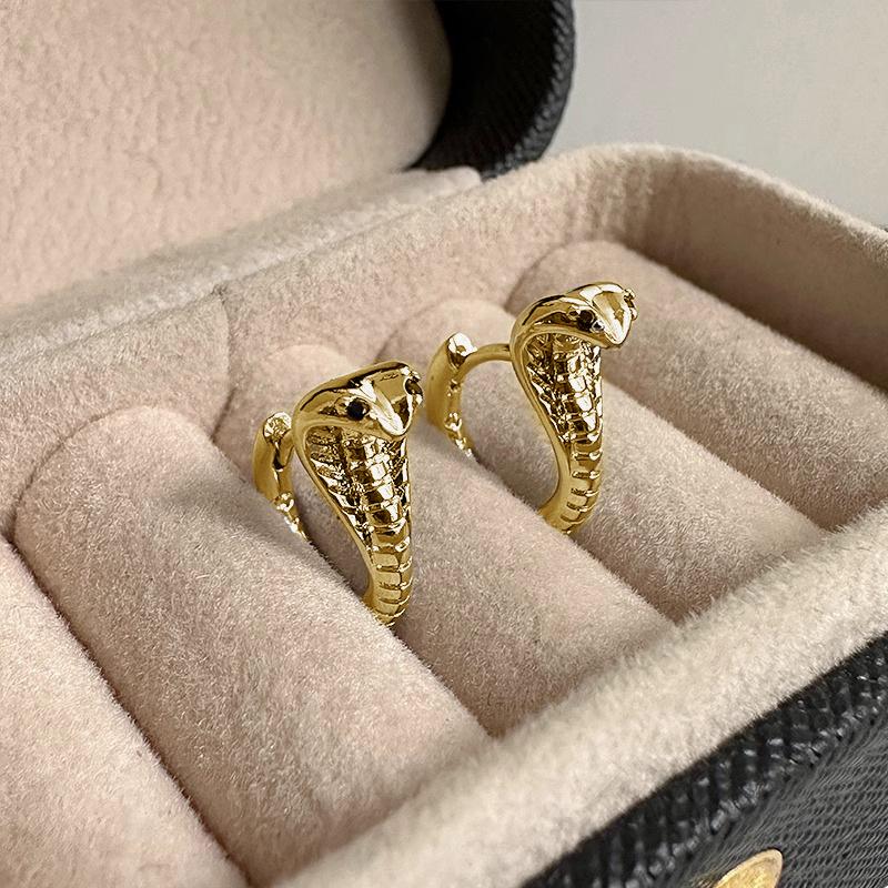 

Cobra earrings niche design ear buckle women s snake earrings European and American trend earrings niche high-end earrings studs