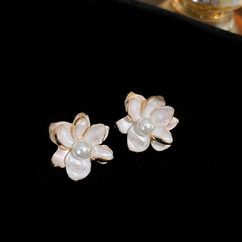 French Pearl Flower Earrings Personalized Fashion Stud Earrings Temperament Earrings Women