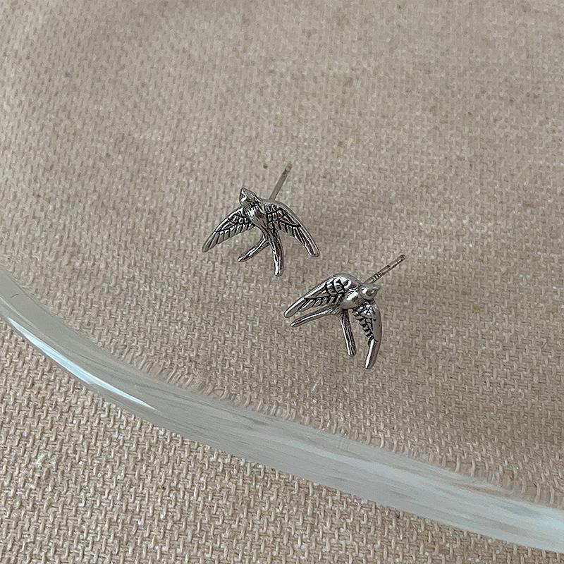 Retro Style Old Swallow Stud Earrings Women Light Luxury Exquisite Elegance Personality Fashion Unique Versatile Earrings