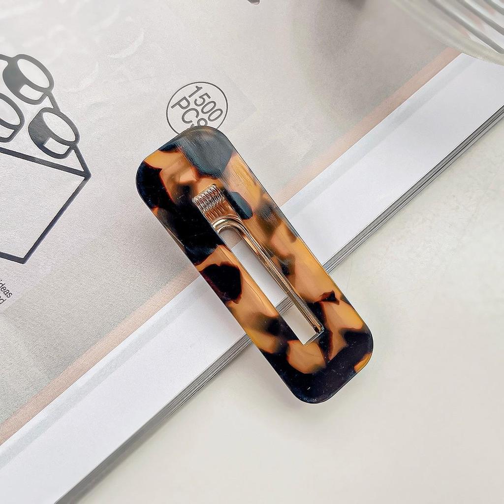 Barrette à cheveux en acrylique imprimé léopard: Barrette à frange rétro haut de gamme pour femmes