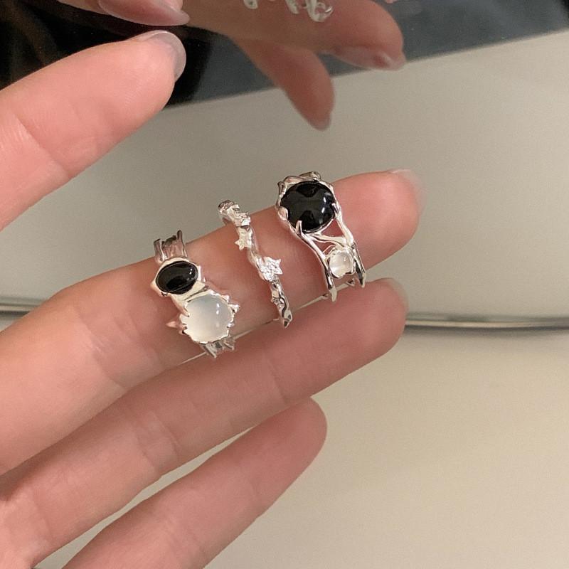 Korean Style Unique Design Color Contrast Cat Eye Stone Ring For Women Fashionable Luxury Feel 2024 New Arrival