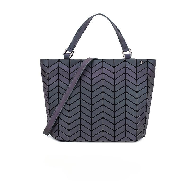 A Soft-shaped Women s Bag with A Removable Shoulder Strap in A Holographic Color Scheme 2990₽