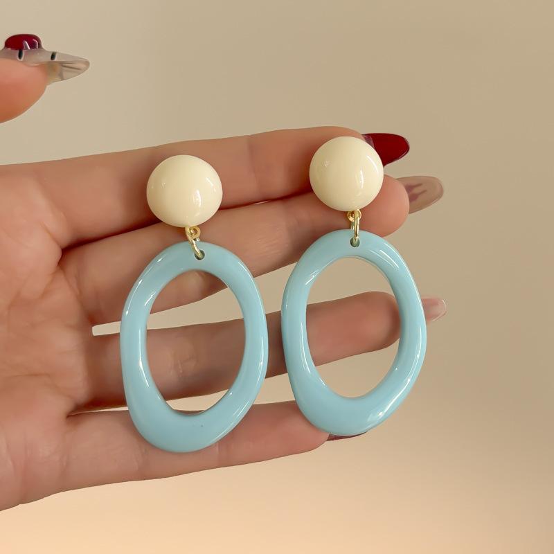 Dopamine flower ear hook women's new holiday style accessories ear clips without ear piercings, high-end seaside cute ear accessories