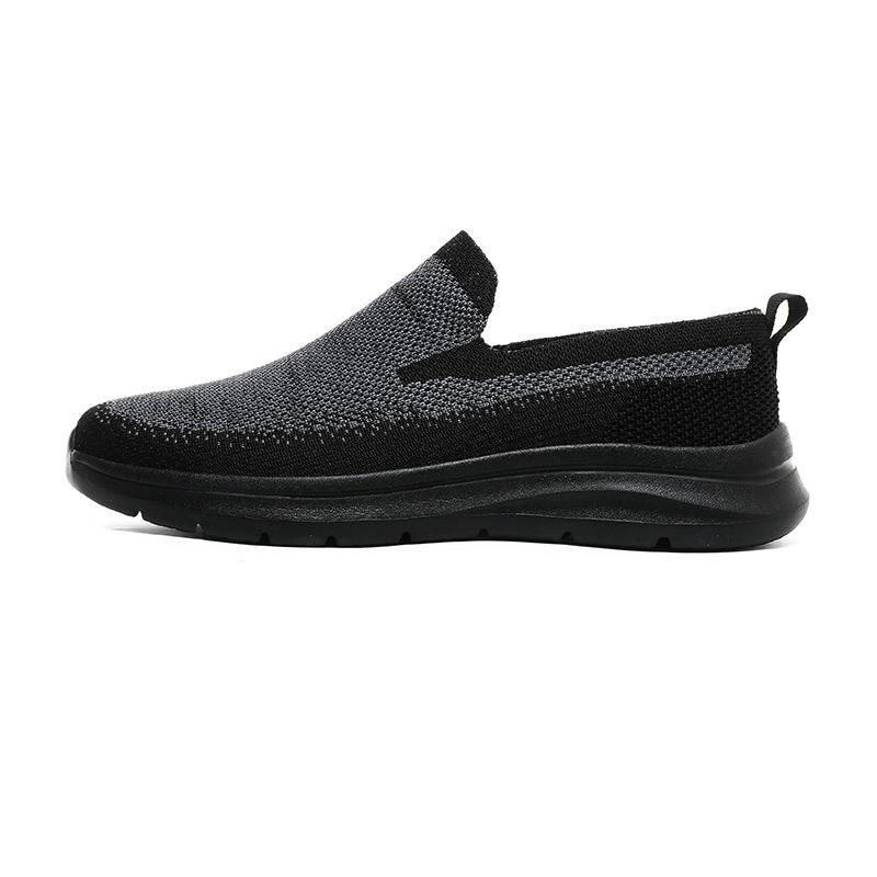 Stepping Shoes Are Non-slip, Lightweight Mesh, Breathable, Fly-woven, Comfortable Board Shoes, Large Size.