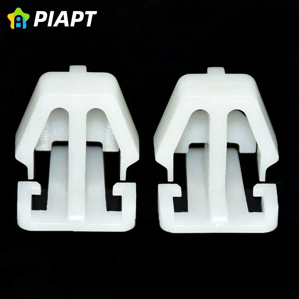 Honda CR-V, Civic, Odyssey, Pilot Side Molding Clip 75305-SCA-E00
