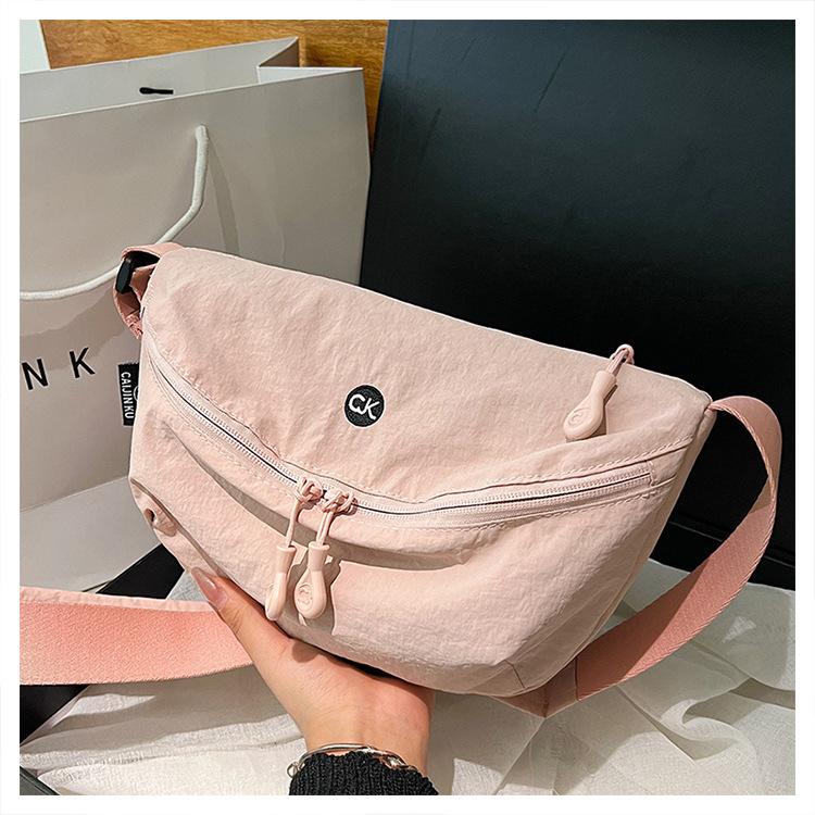 New ultra-light washed cloth bag women's 2025 new versatile shoulder messenger bag niche design Japanese breast bag women