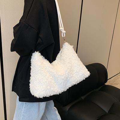 Dámska jesenná zimná jednoduchá roztomilá plyšová taška Módna taška cez rameno alebo pod pazuchu z baránčej vlny Dámsky sladký dizajn Personalizovaná jednofarebná taška
