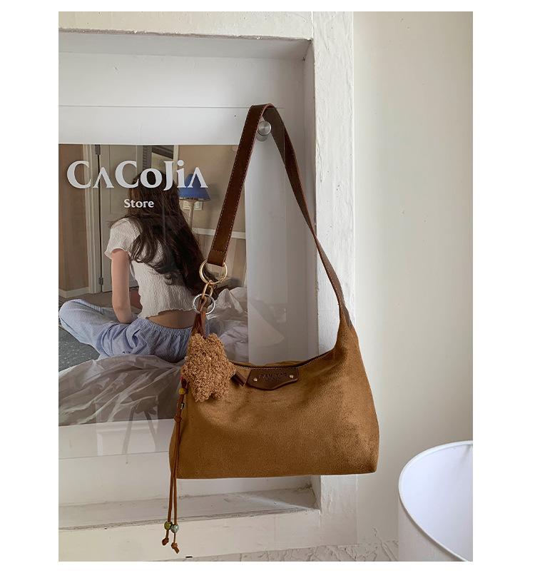 

Niche retro matte deerskin fleece tote bag women s 2025 new casual simple handbag shoulder messenger bag коричневый