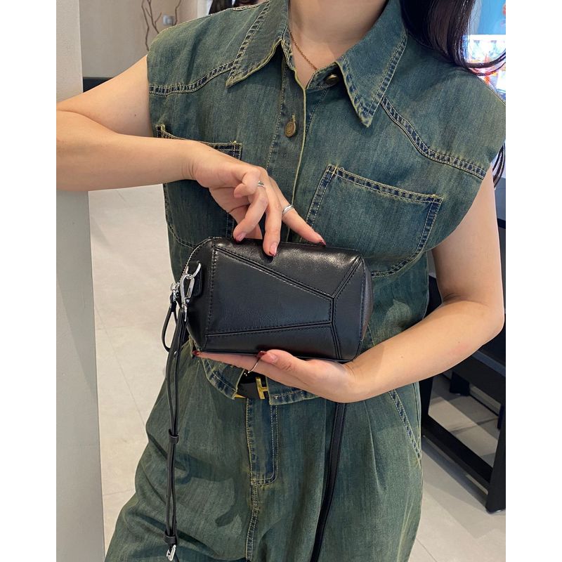 

Light Luxury Genuine Leather Shoulder Square Sling Bag Women 2025 New Niche Cowhide Shoulder Bag Western Style All-Match Shell Mobile Phone Bag Black