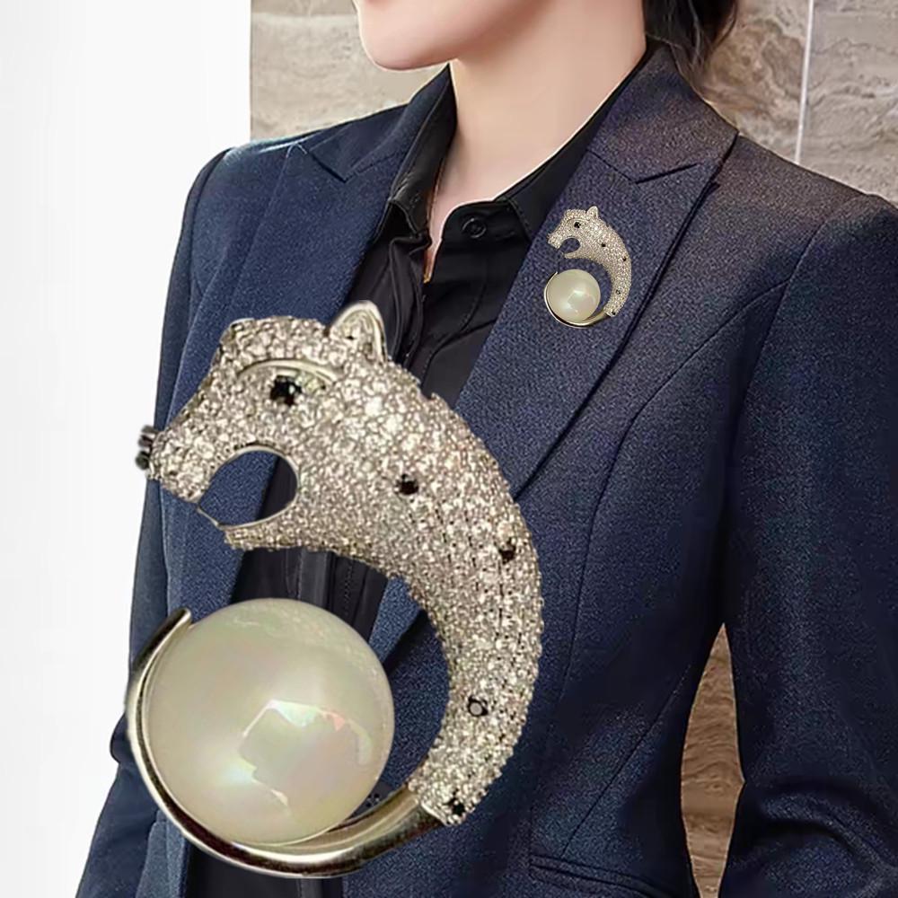 Luxury Copper Zircon Pearl Cheetah Brooch for Men and Women - Elegant Accessory for Suits and Shirts