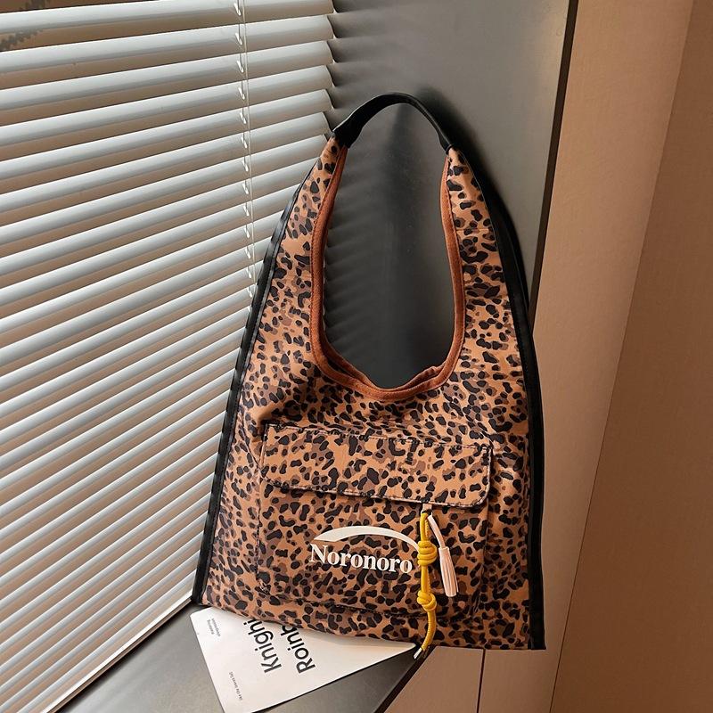 Leopard print canvas bag women's large capacity 2025 new autumn and winter versatile casual shoulder bag college student class tote bag