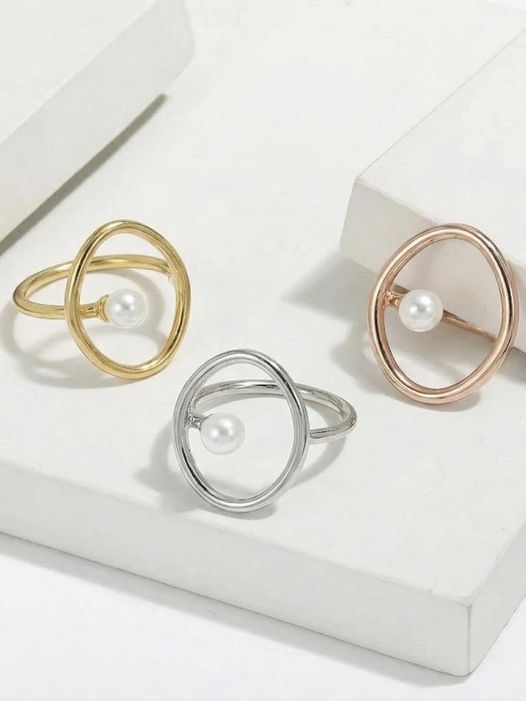 Geometrischer Ring aus Edelstahl mit 18 Karat Vergoldung und Kunstperle