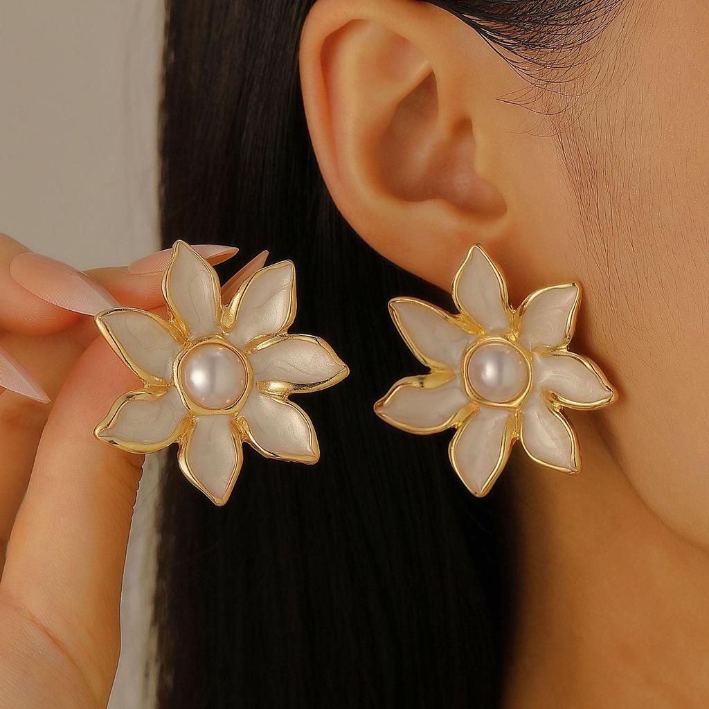 Retro Fashion Vintage Alloy Drip Oil Flower Earrings For Women
