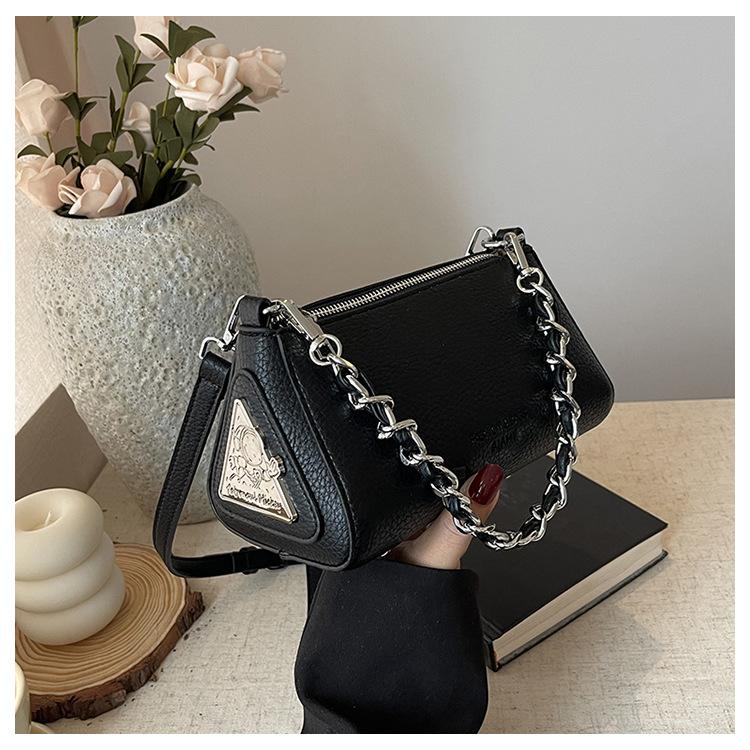

High-end fashion bag women s new Korean version of simple diagonal pillow bag 2024 niche design shoulder bag чорний