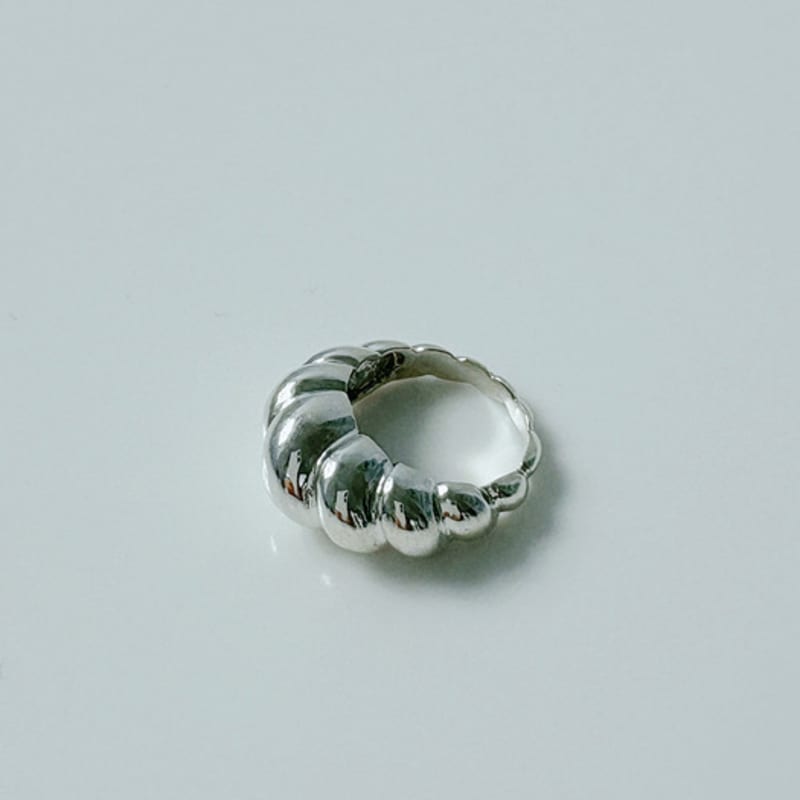 etrive Croissant Ring