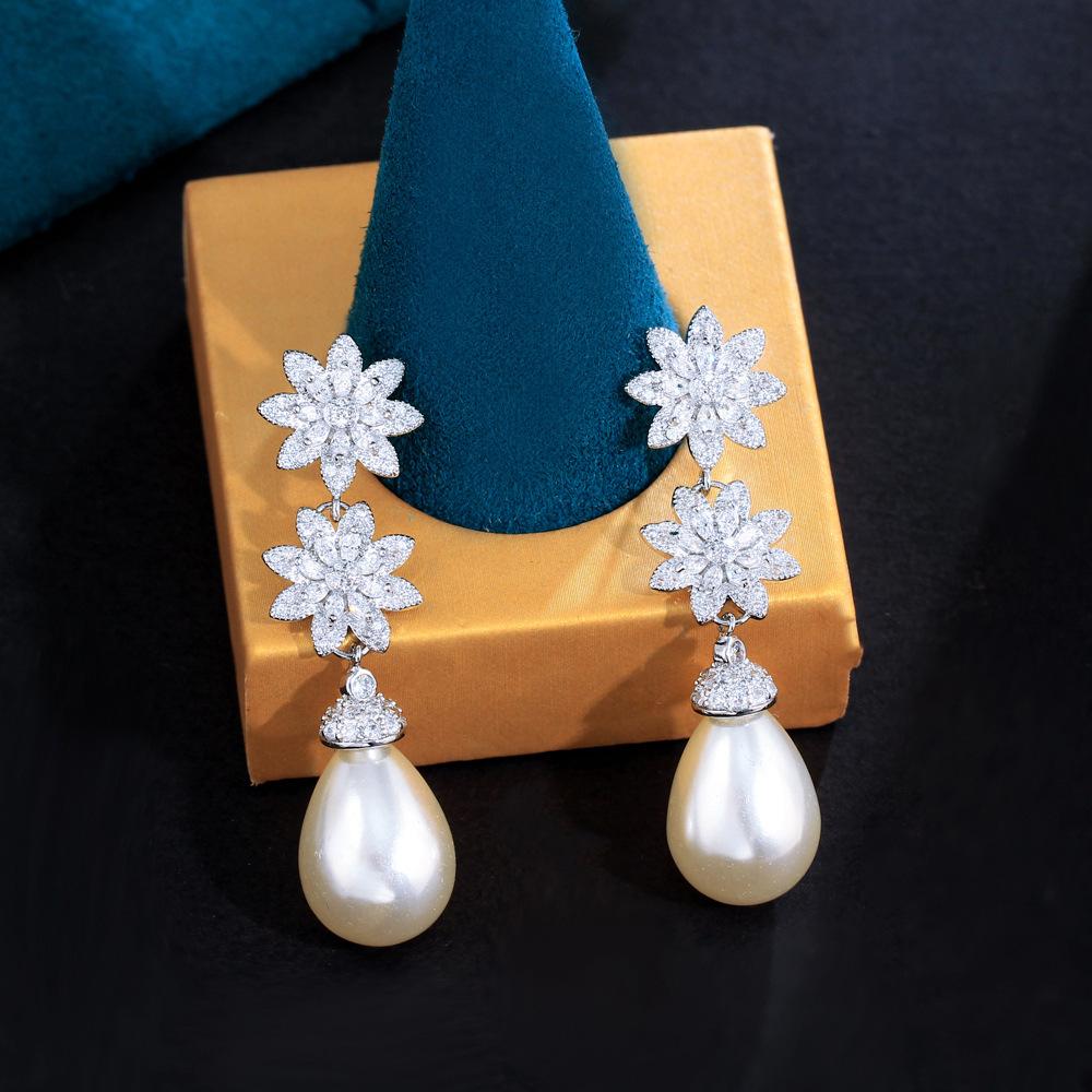 Needle Style Light Luxury Elegant Flower Pearl Earrings Celebrity Temperament Slightly Inlaid Zircon Earrings Ear Jewelry