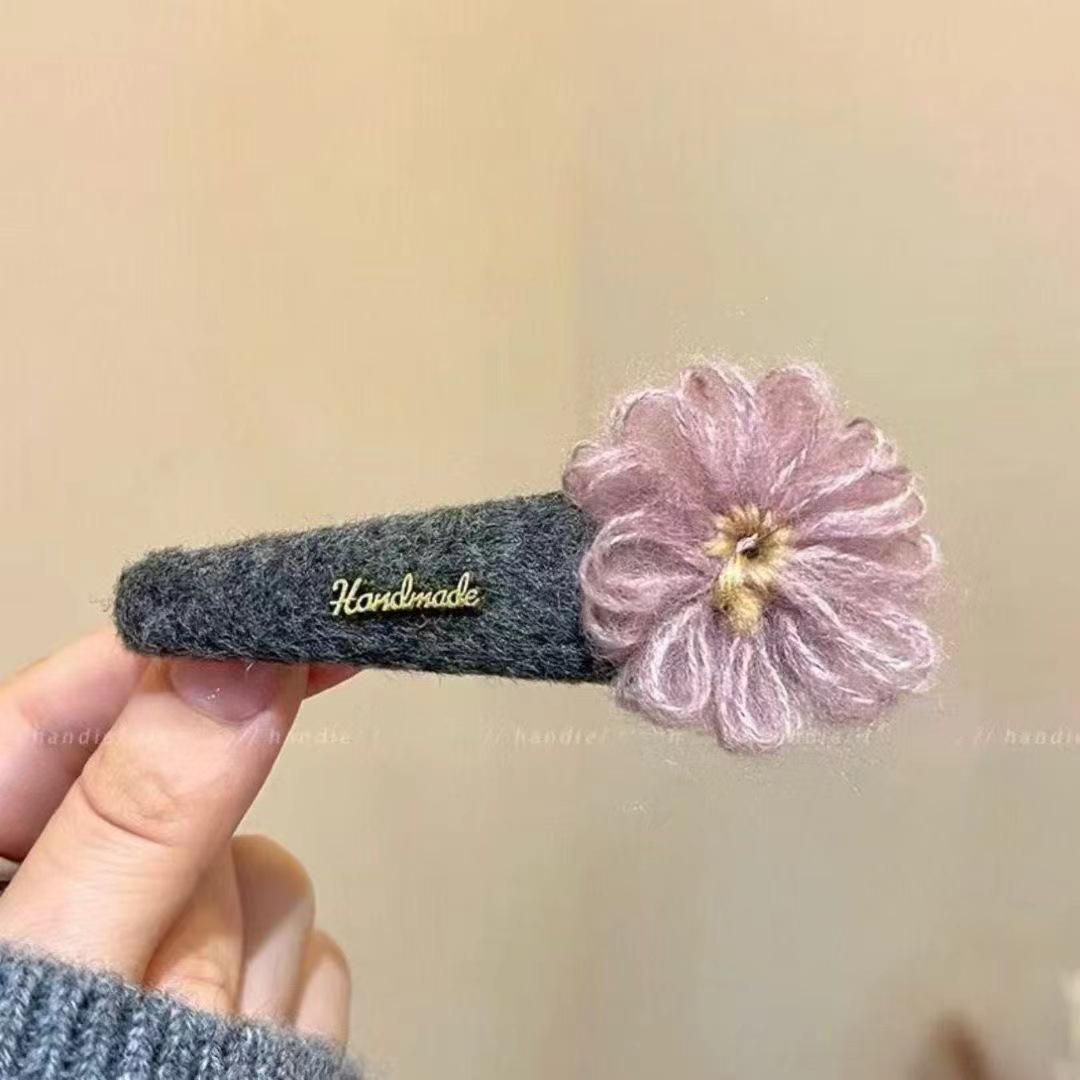 

Elegant Floral Wool Hair Clip for Women - Autumn/Winter High-End BB Clip for Bangs and Side Styling