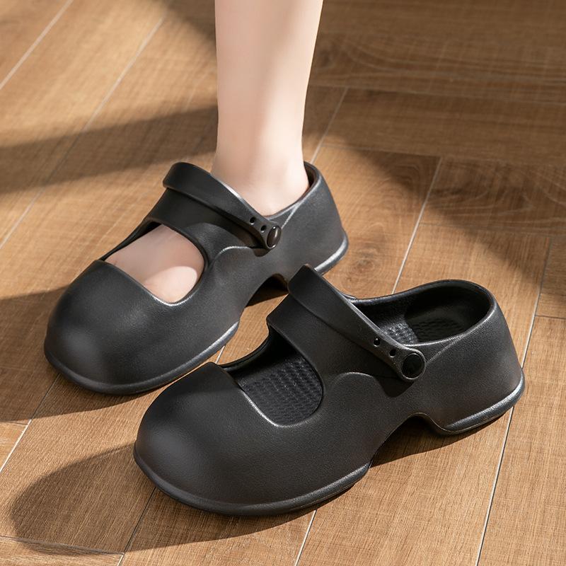 EVA hole shoes women's thick soles step on shit feeling outside wear new home non-slip fashion cool slippers direct sales