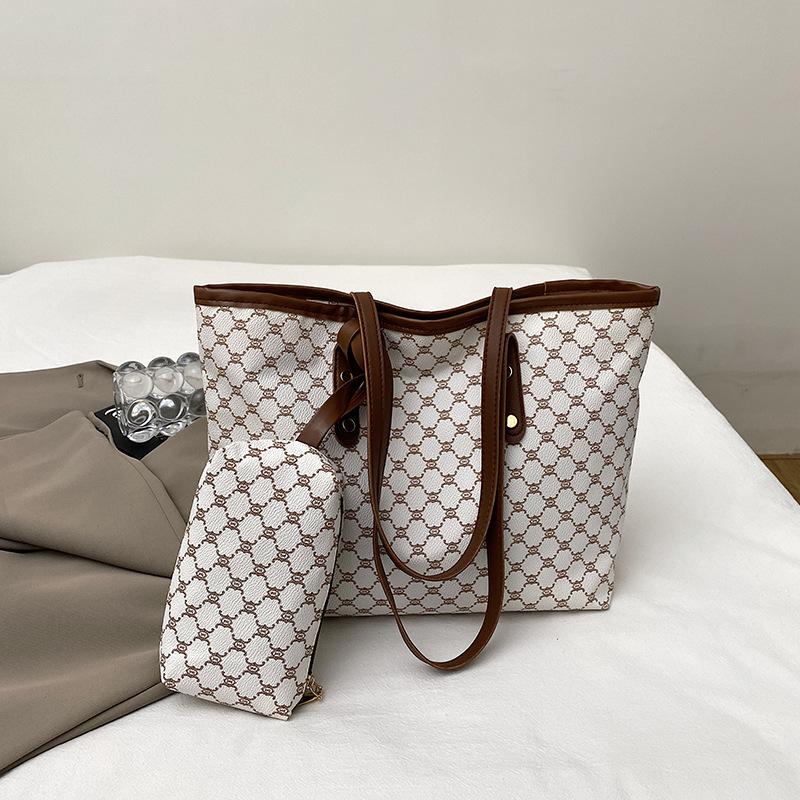 Large-capacity bag women's commuter personalized tote bag new beautiful niche trend shoulder bag textured women's bag