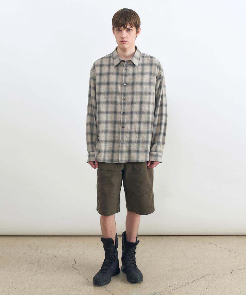 INSILENCE Garment-Dyed Bermuda Shorts Brown
