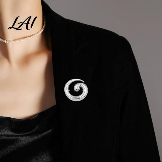 Spiral Design Brooch Minimalist Geometric Pin Art Badge for Men Women Decorative Alloy Pin Coats Suits Sweaters Scarves Clothing Decoration
