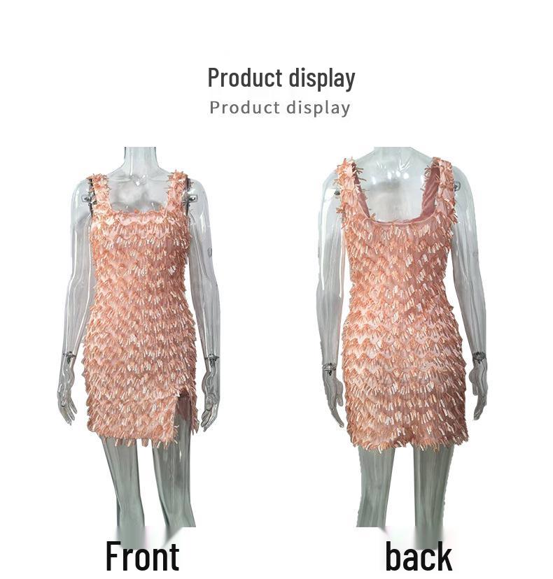 Smal off-shoulder bodyconklänning med slits och lurviga detaljer