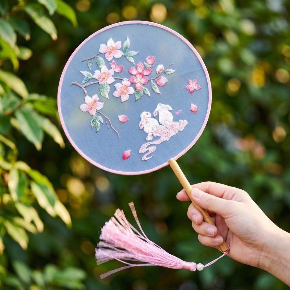 Bamboo Handle Silk Embroidery Fan Double-sided Embroidery Fan Ornaments Dance Fan  Wedding Events