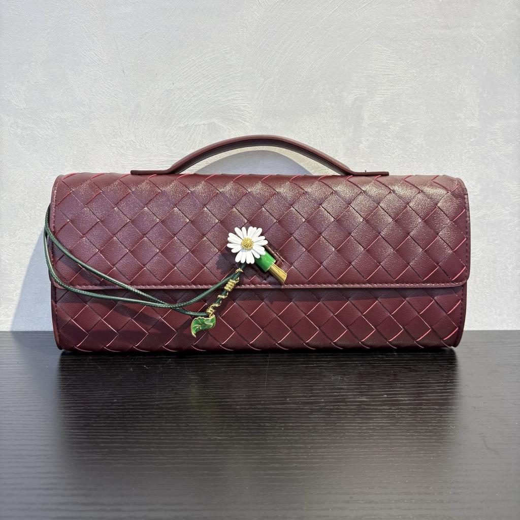 Cross-border new handwoven bag, daisy high-end lock, baguette bag, hand-held dinner bag, portable messenger women's bag