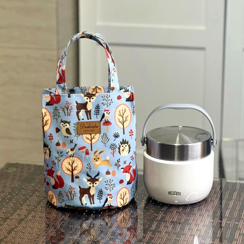 

New waterproof portable cartoon water cup bag, braised cup, thermal insulation bucket, lunch box bag, change key, mobile phone hand bag.