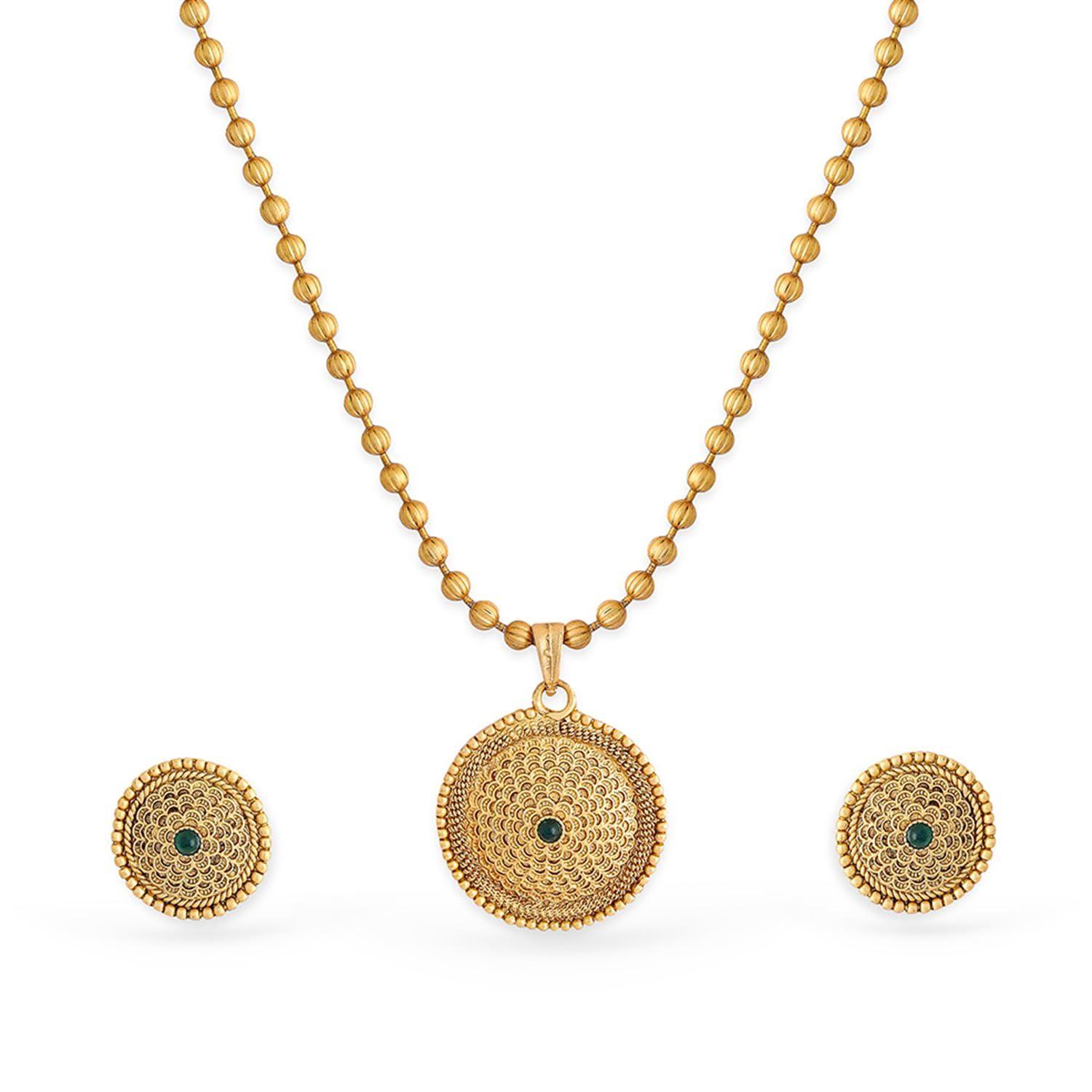 Женский Изысканный Набор Традиционных Украшений с Зелеными Камнями и Золотыми Бусинами