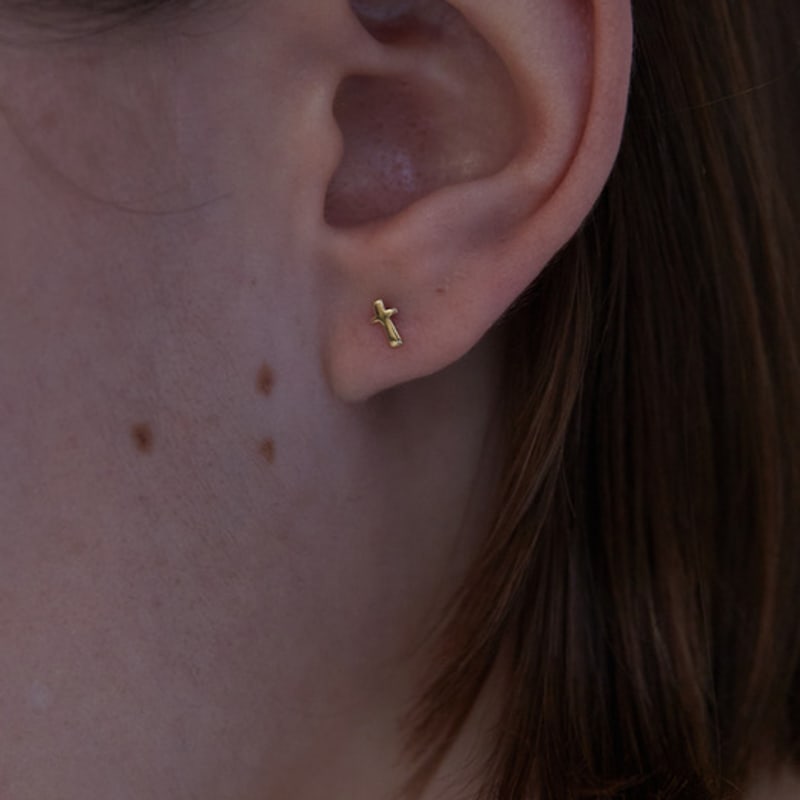 MARQUEMENT 14K Golden Cross Piercing