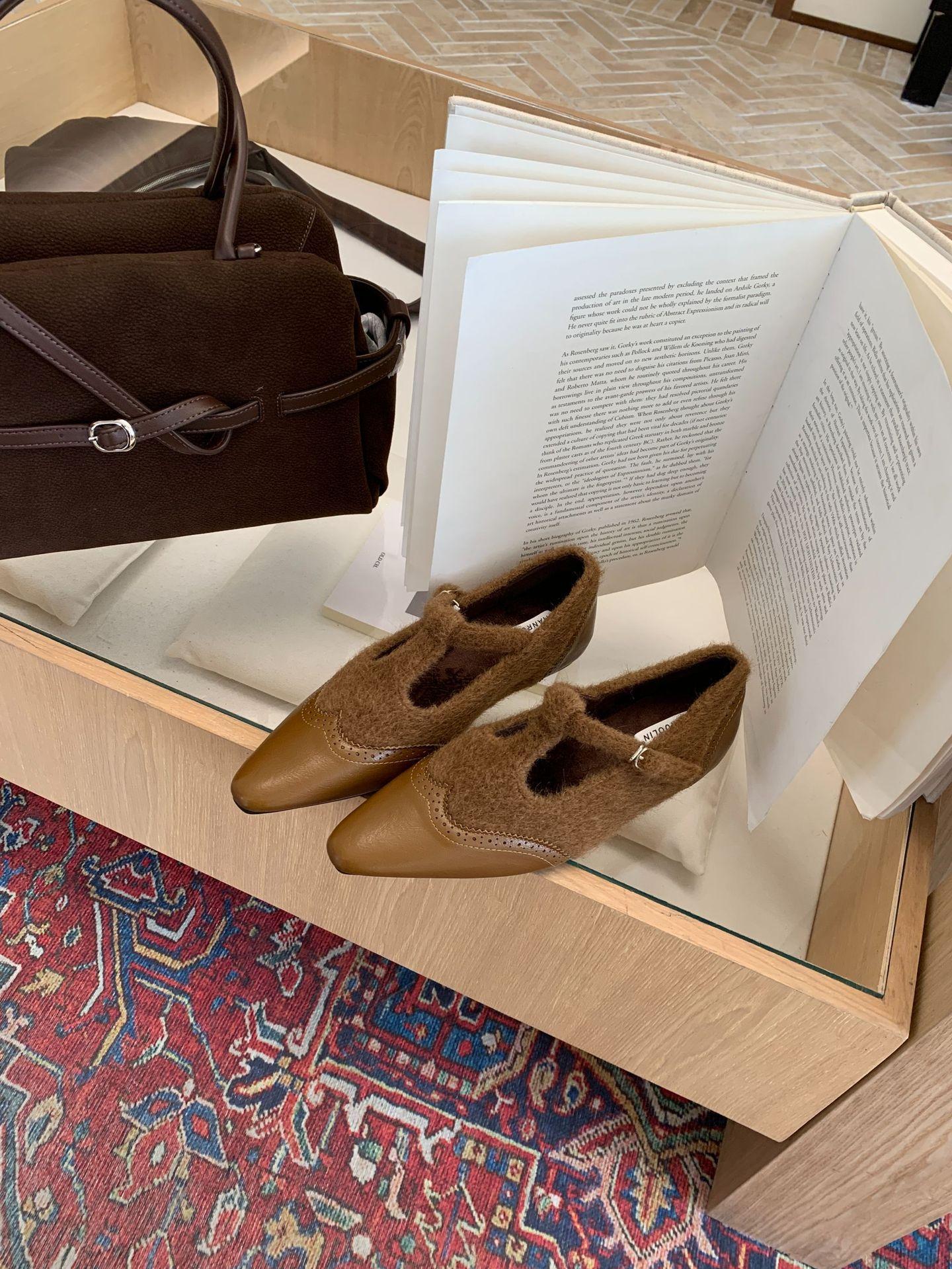 

2025 winter atmosphere! Temperament woolen pointed splicing Mary Jane shoes women s autumn velvet inner height-increasing single shoes 39 коричневый