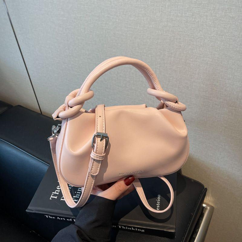 Premium Sense Super Fire Niche Bag Women's 2025 New Summer Versatile Messenger Bag Fashionable Portable Pleated Small Bag