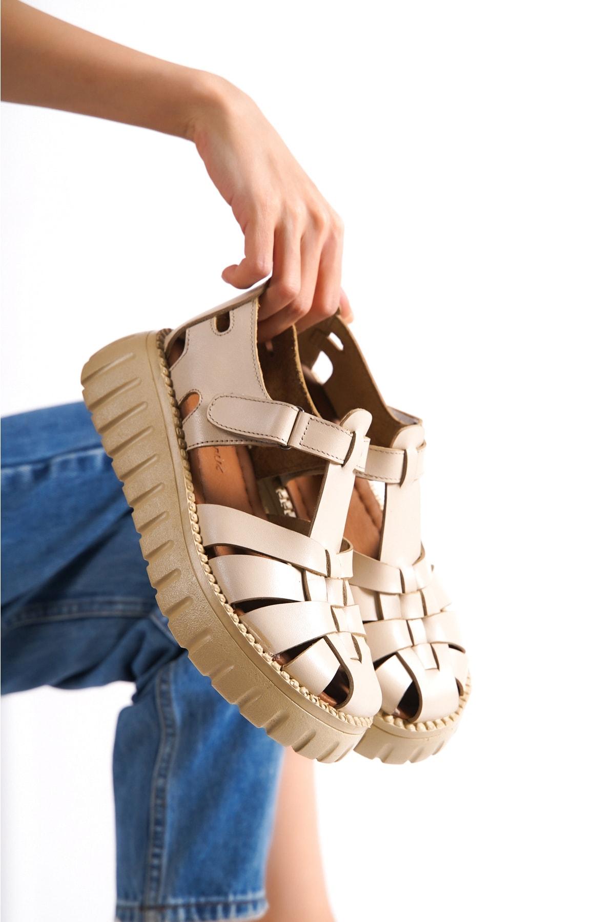 

Бежевые женские кожаные сандалии из натуральной кожи